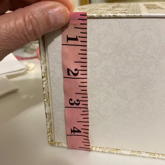 DIOR Holiday Gift Box - Picture 14 of 15